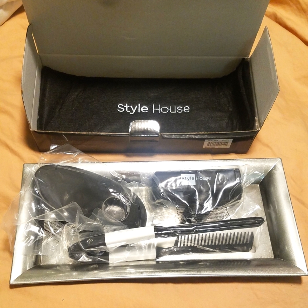 NWT STYLE HOUSE Salon Quality Flat Iron Accessory 4-pc Set!